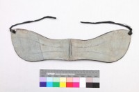 粉黑綢地彩繡雙蝶眉勒藏品圖，第2張