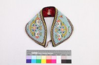 藍底珠繡花鳥蝶紋眉勒藏品圖，第1張