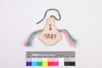 米白緞地彩繡花鳥紋葫蘆形配飾藏品圖，第2張