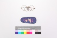 藍紫地提花布彩繡花卉紋眼鏡套一組藏品圖，第1張