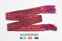 彩織女盛裝花腰帶藏品圖，第2張