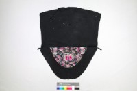 繡花女子胸兜藏品圖，第1張