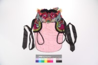 紅緞地刺繡虎頭幼童風帽藏品圖，第1張