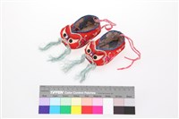 紅緞地彩繡花卉紋虎頭童鞋-1藏品圖，第1張