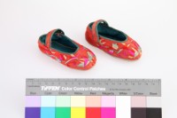 紅地彩繡花卉紋童鞋藏品圖，第2張