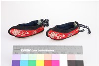 紅地彩繡花卉紋童鞋-1藏品圖，第1張