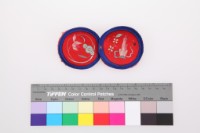 紅地緄藍邊繡花粉撲藏品圖，第1張