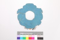 綠緞地獅形圍涎藏品圖，第2張