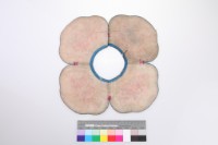 藍綠地四葉戲曲人物圍雲肩藏品圖，第2張