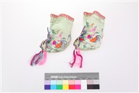 綠緞地鳳頭繡花嬰兒鞋套 -1藏品圖，第1張