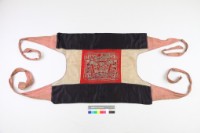 貼繡片揹帶藏品圖，第1張