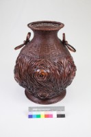 「亂中有緒」竹編玫瑰紋花器的圖片