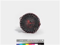 竹編斜紋三足燈台形花器 藏品圖，第8張