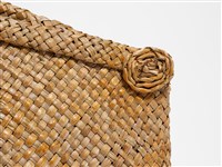 藺草編織長方底捲花扣鈕手提袋藏品圖，第8張