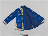 寶藍緞地鑲乳白邊彩繡花蝶紋對襟女短襖藏品圖，第3張