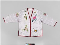 白緞地鑲紅邊彩繡花果吉紋對襟女短襖藏品圖，第2張