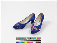 2000千禧年旗袍文化公益親善大使繡花跟鞋（右腳）藏品圖，第2張