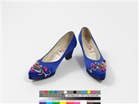 2000千禧年旗袍文化公益親善大使繡花跟鞋（右腳）藏品圖，第4張