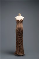 藺草編織禮服的圖片