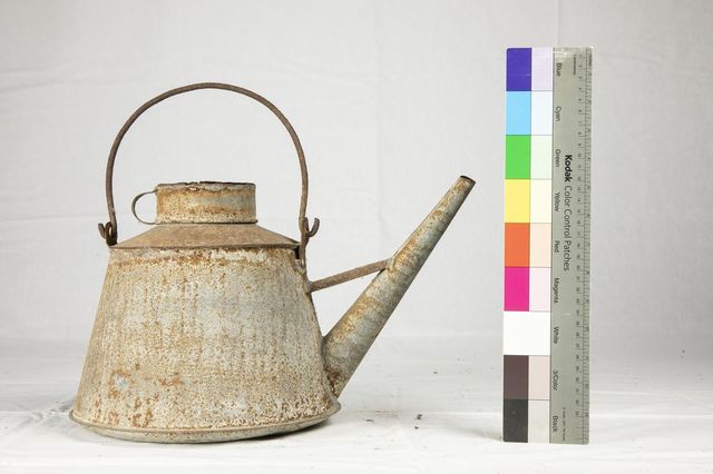 茶壺（金屬製）的圖片