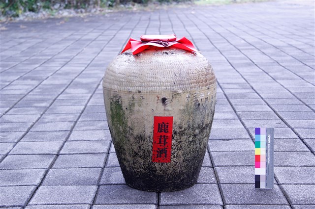 鹿茸酒酒甕的圖片