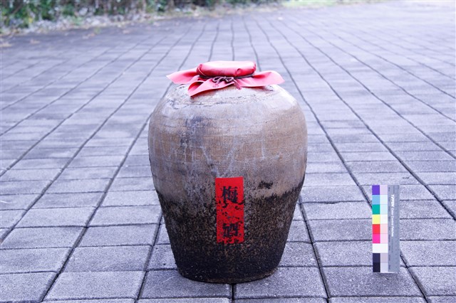 梅酒酒甕的圖片