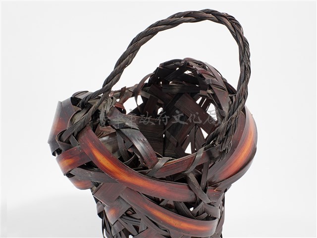 竹籐編三角紋牛頭形掛花籃藏品圖，第10張