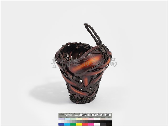竹籐編三角紋牛頭形掛花籃藏品圖，第4張