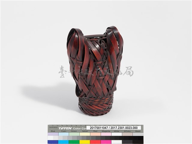 竹編三角紋蟬形花器藏品圖，第2張