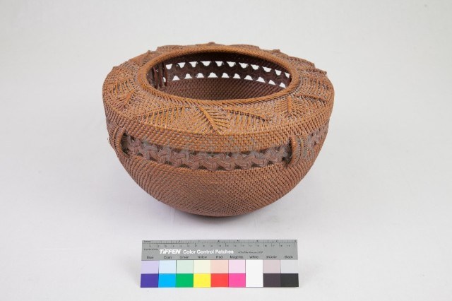 籐編葉紋圓形花器藏品圖，第1張