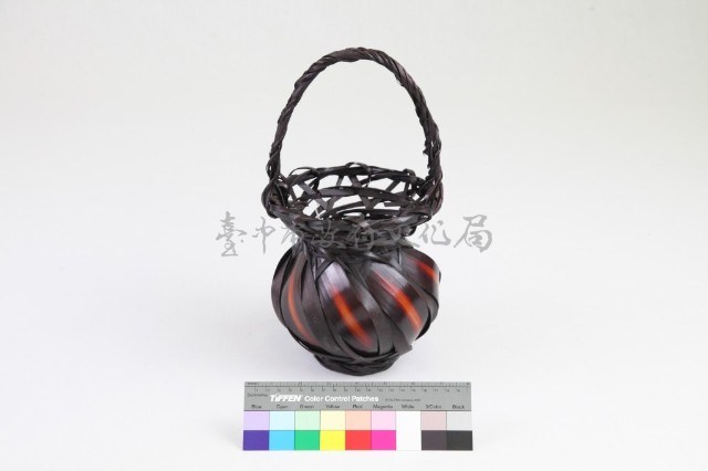 竹編八片斜紋圓形掛花籃 藏品圖，第1張