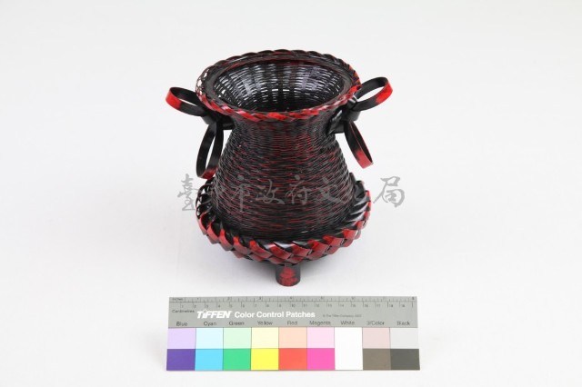 竹編斜紋三足燈台形花器 藏品圖，第1張