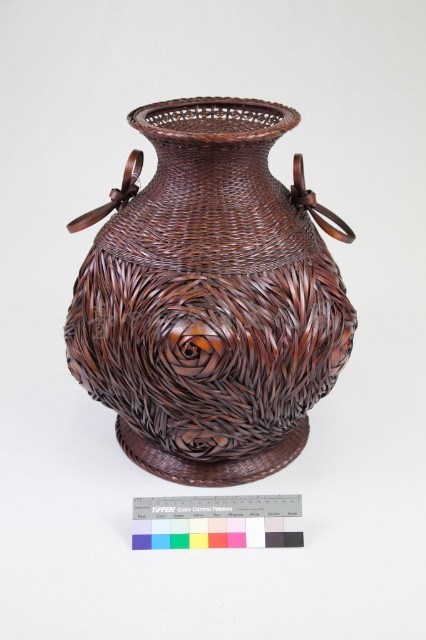 「亂中有緒」竹編玫瑰紋花器藏品圖，第1張