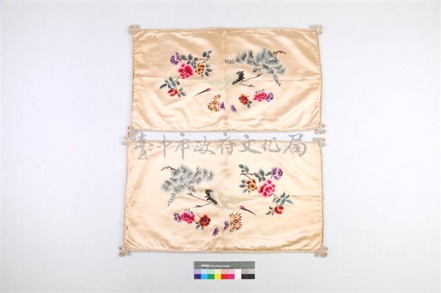 米黃緞白鶴花卉枕套-1藏品圖，第1張