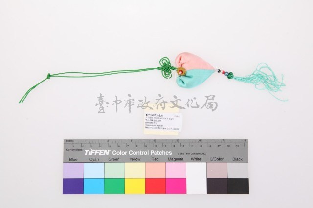 粉青雙色緞布心形香包藏品圖，第1張