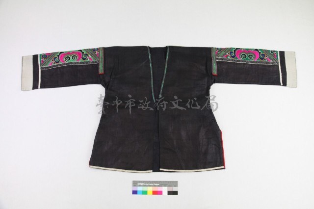 貴州丹寨苗族繡花女上衣藏品圖，第1張