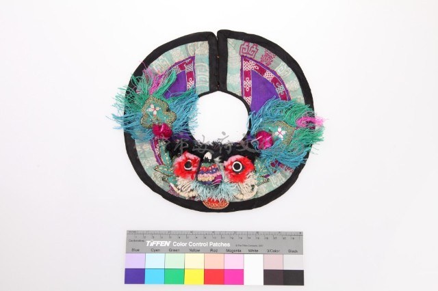 彩繡獅形圍涎藏品圖，第1張