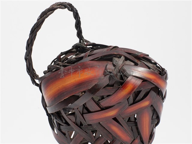竹籐編三角紋牛頭形掛花籃藏品圖，第11張