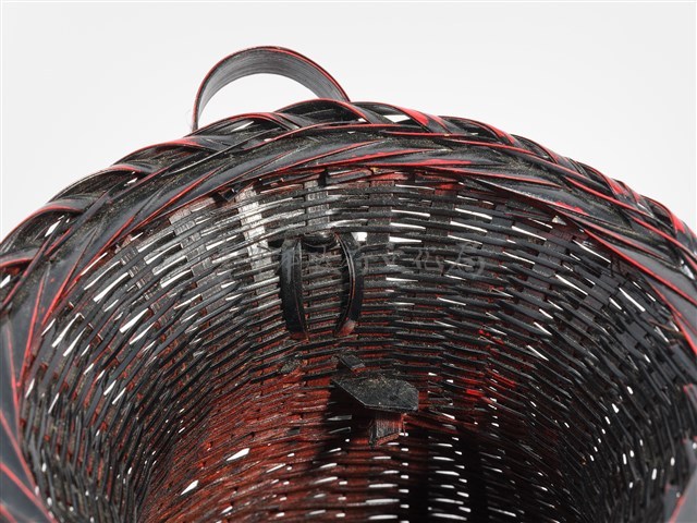 竹編斜紋三足燈台形花器 藏品圖，第11張