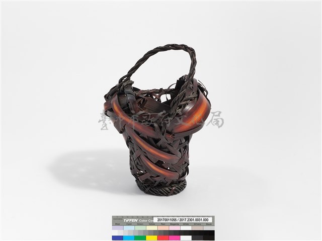 竹籐編三角紋牛頭形掛花籃藏品圖，第5張