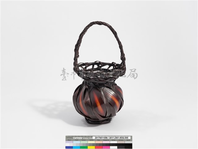 竹編八片斜紋圓形掛花籃 藏品圖，第5張