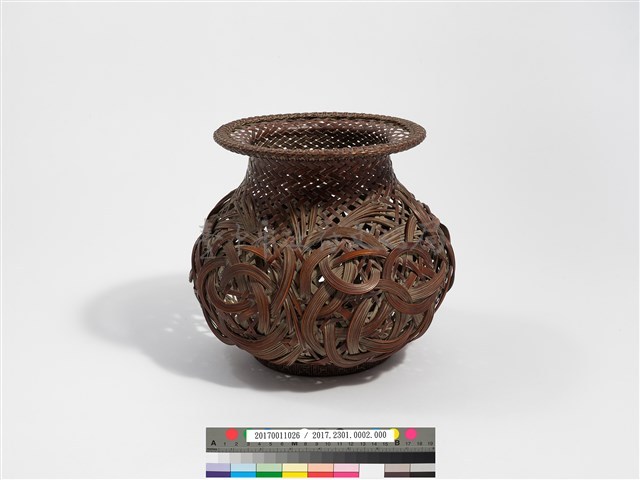 竹籐斜紋編蝶繞折沿圓形花器藏品圖，第5張