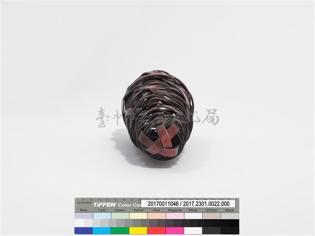 竹編格紋蛹形花器藏品圖，第6張