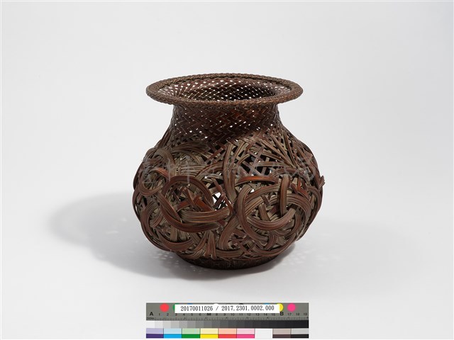 竹籐斜紋編蝶繞折沿圓形花器藏品圖，第6張
