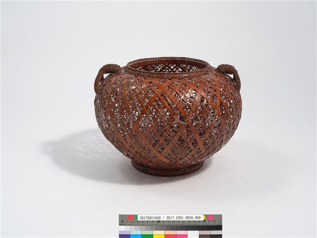 「林間」竹籐三角編交錯紋圓形花器藏品圖，第3張