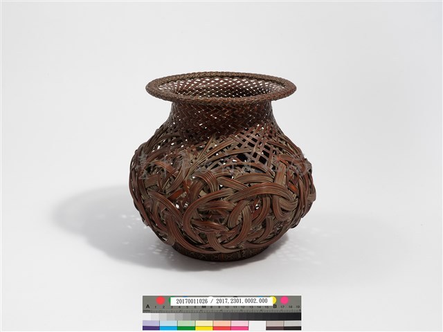 竹籐斜紋編蝶繞折沿圓形花器藏品圖，第3張