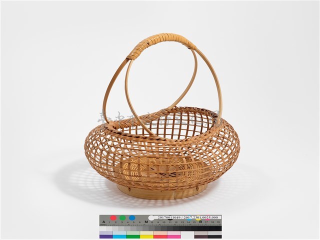 竹籐編格紋圓形掛花籃藏品圖，第3張