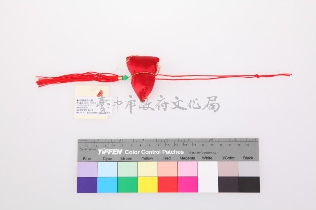 紅緞地梅花紋粽子香包藏品圖，第2張