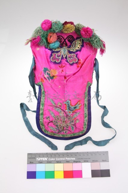 粉紅緞地刺繡虎頭幼童風帽藏品圖，第2張