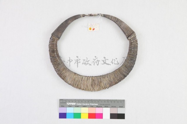 貴州台江苗族女盛裝-銀絲扣項圈藏品圖，第2張